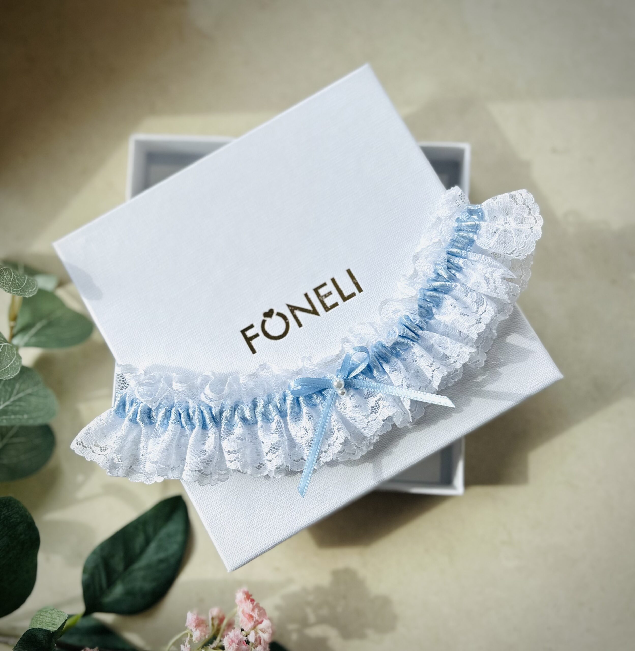 ,,Isabella" - Svatební podvazek s jemnými perličkami